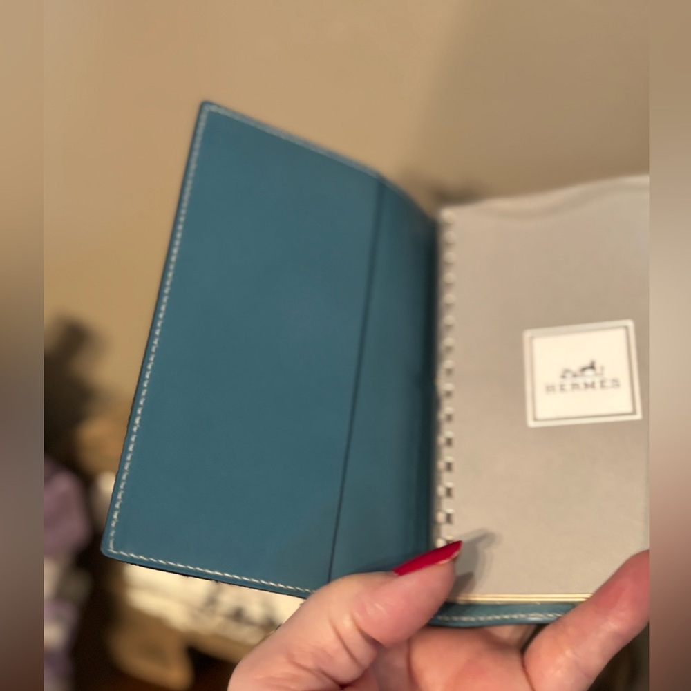 Hermes Agenda/Passport Holder/Notebook Cover blue like new with original insert - Picture 9 of 9